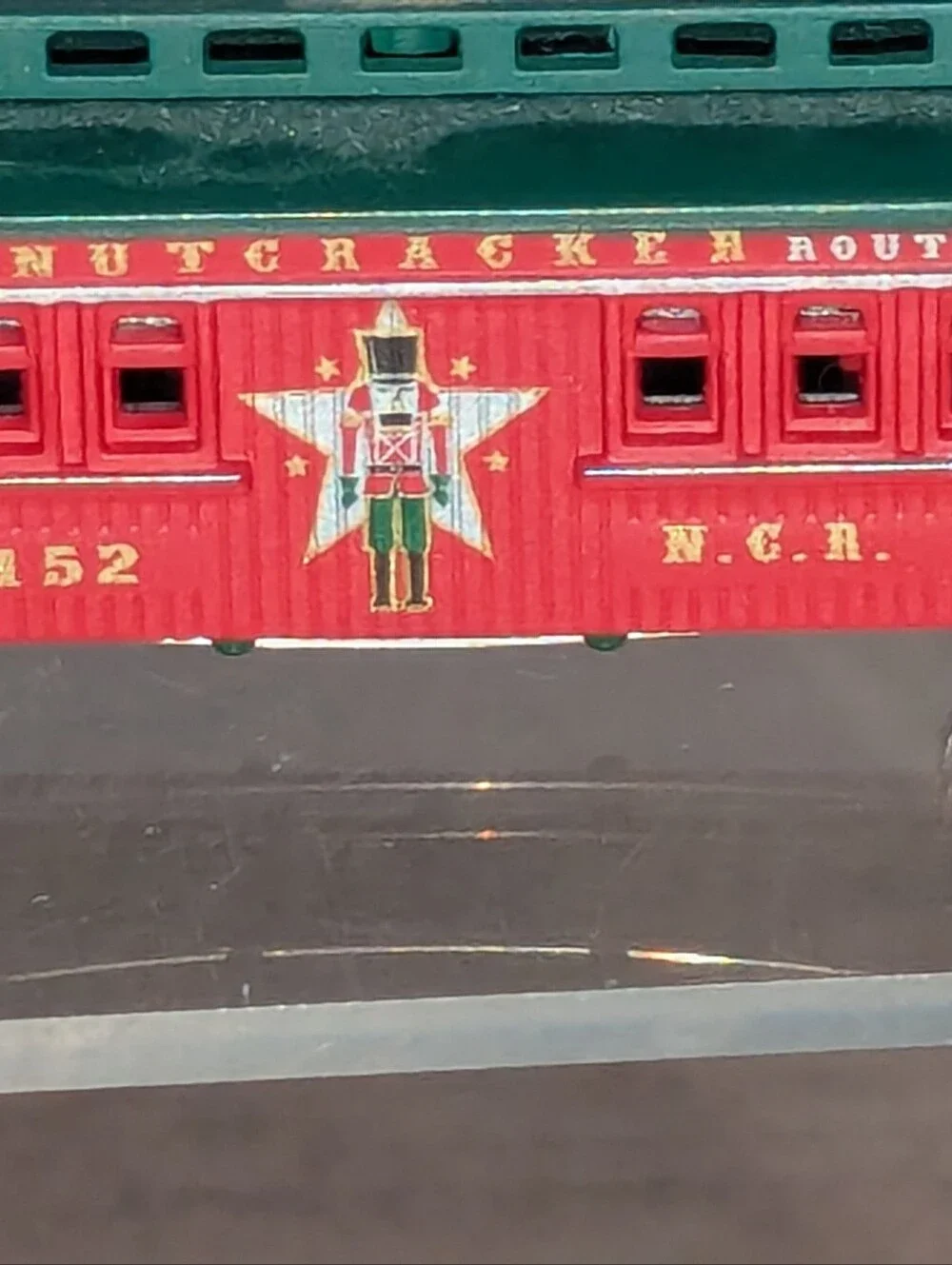 2012 Hallmark Keepsake Lionel Nutcracker Route Baggage Coach Train Ornament